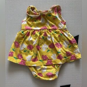 Carter’s|Baby girl yellow floral bodysuit dress,3 months•••Adorable style